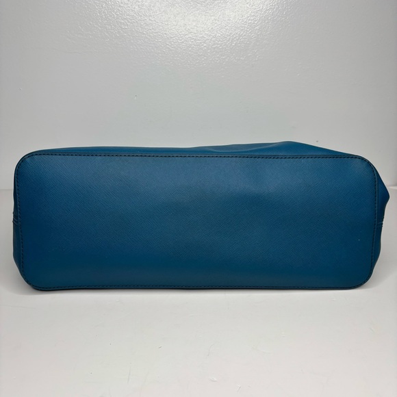 Michael Kors Jet Set Tote - Picture 6 of 11